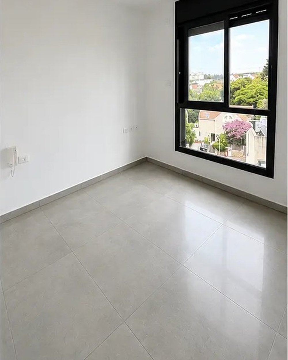 דירה חדשה — אחרי ניקיון מקצועי של המנקים